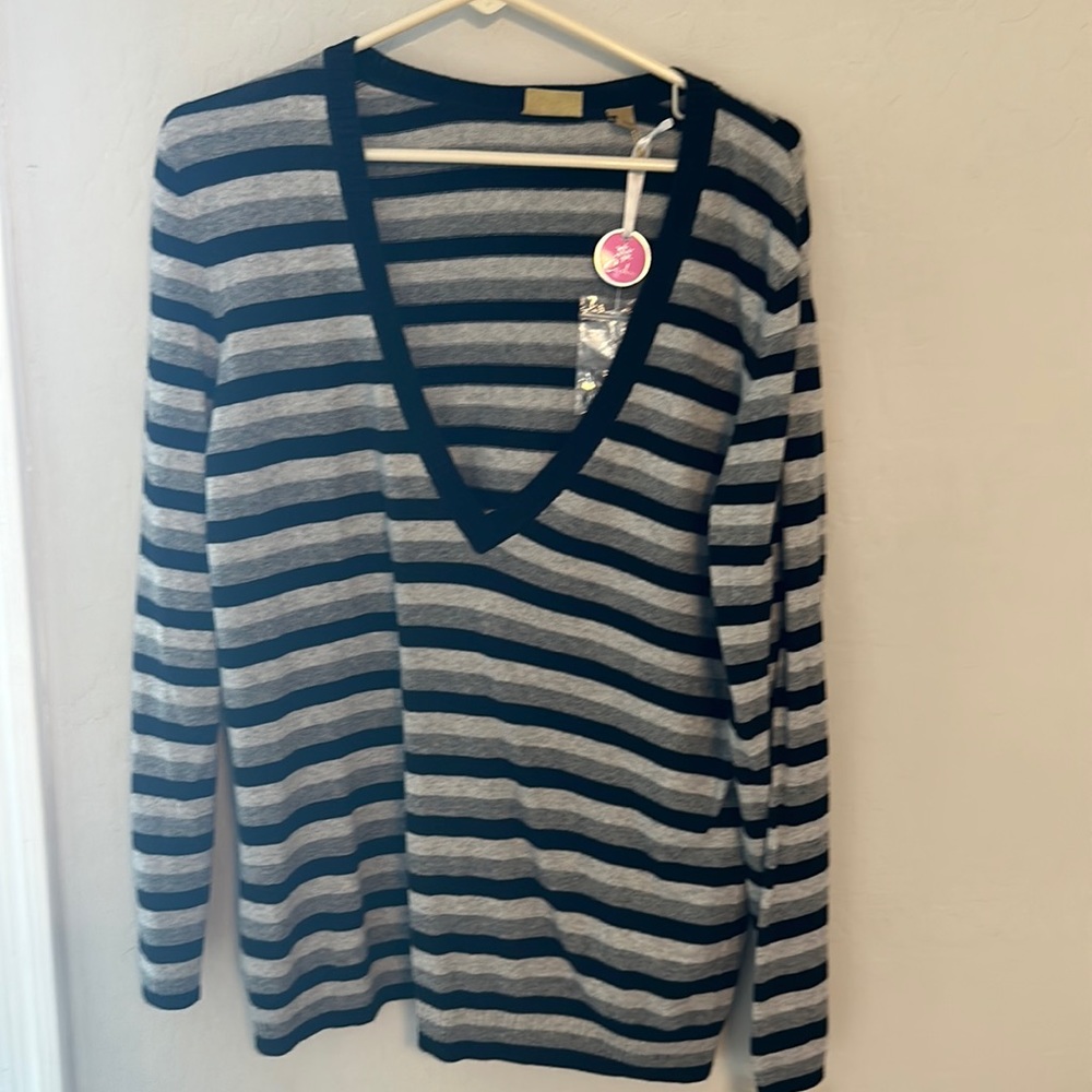 NWT cashmere v neck sweater. Light weight.